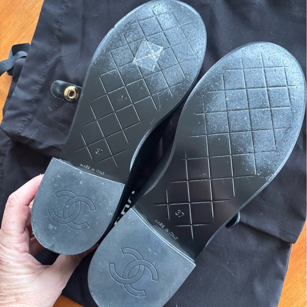 EUC CHANEL Calfskin CC Turnlock Moccasin Loafers 37 in  Black with dust bags - Picture 4 of 9